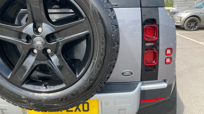 Land Rover Defender 3.0 D300 HSE 110 5dr Auto Diesel Estate